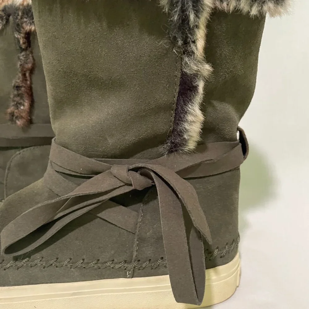 Toms Women’s Olive Green Leather Faux Fur Lined Boots Size 7